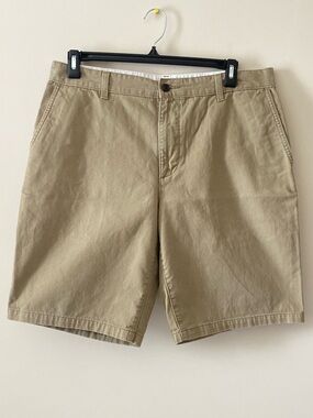 Dockers Men’s Khaki Flat Front Shorts - 36 - Pre-owned